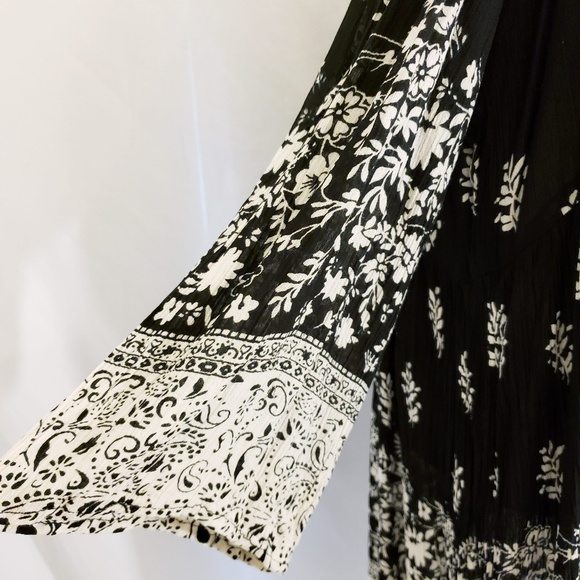 5th and Love Black and White Flower Dress - Picture 2 of 8